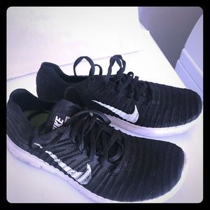 Nike Flyknit Free Sneakers